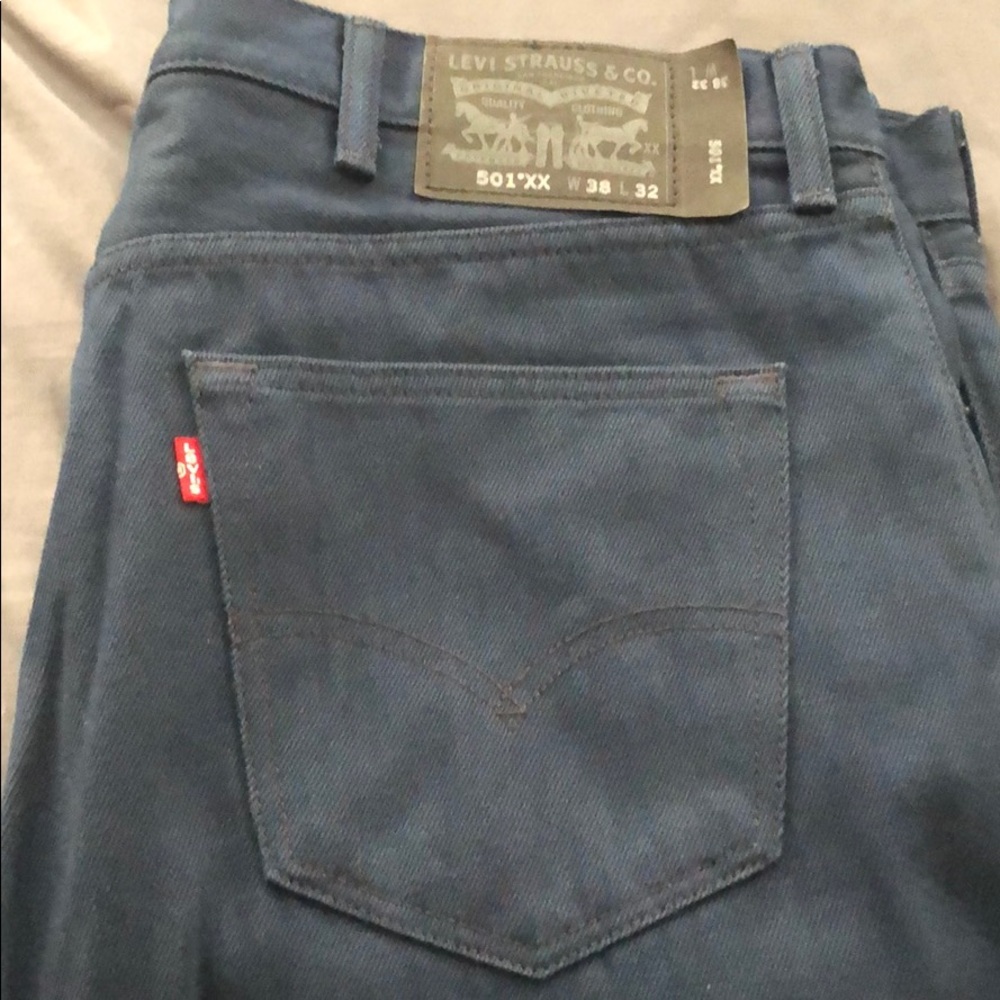 Gently Used 501 Levi Men’s Jeans (Navy Blue)